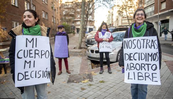 Aborto | El Gobierno declarará incompetente a la Junta de Castilla y León  si vulnera el derecho al aborto - El Salto - Edición General