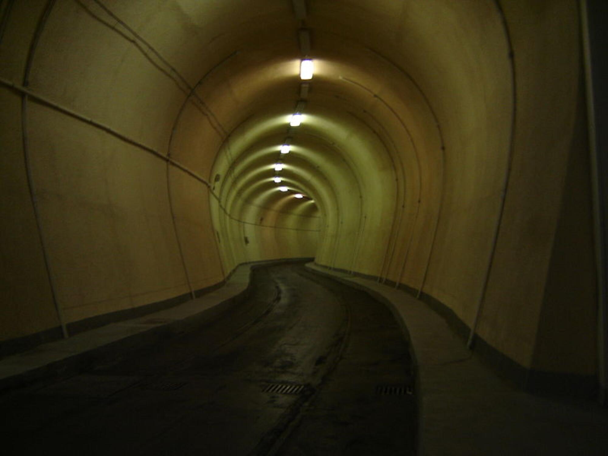 Túnel con luces neon