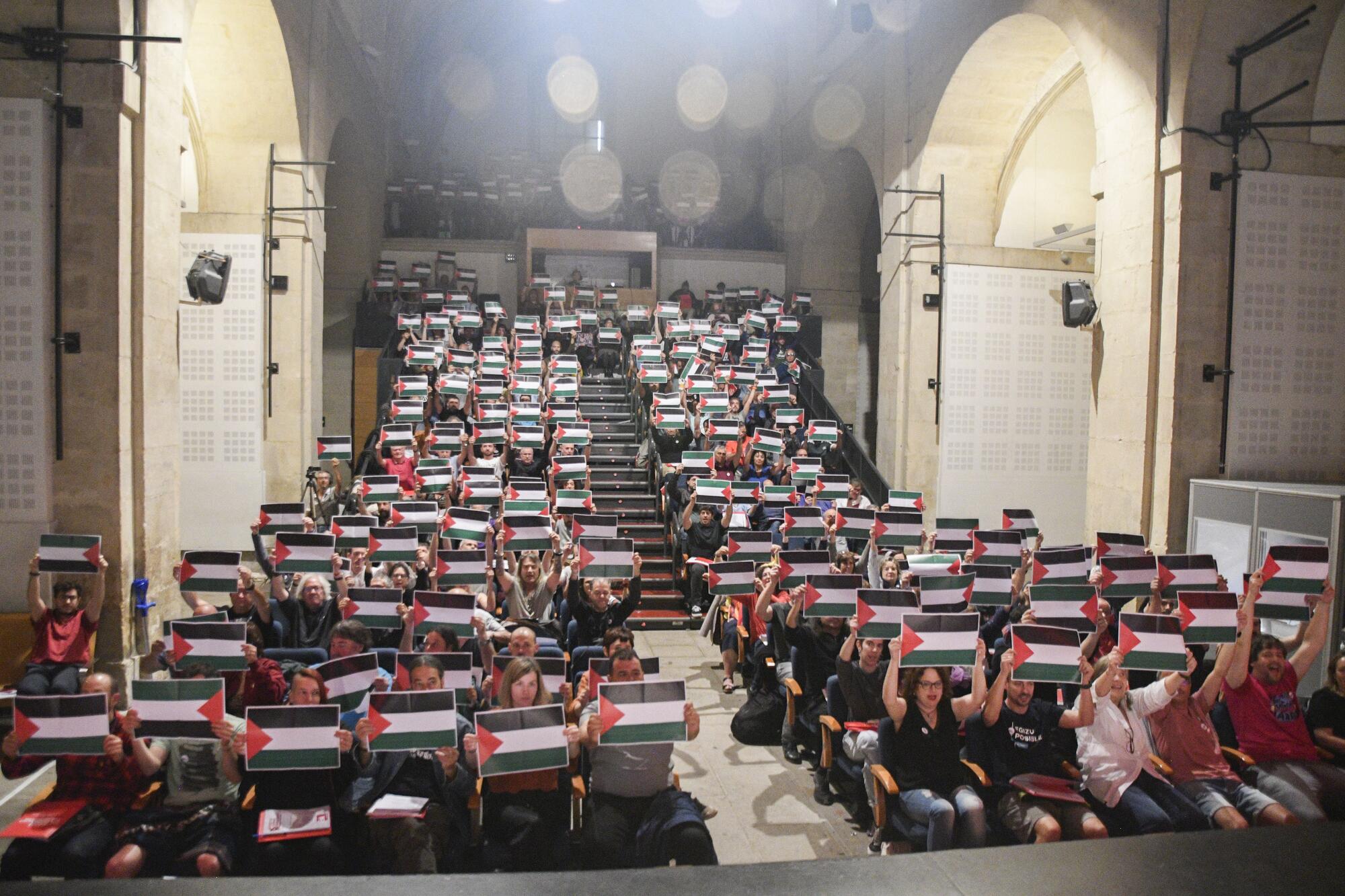 Banderas de Palestina en el VI Congreso de ESK