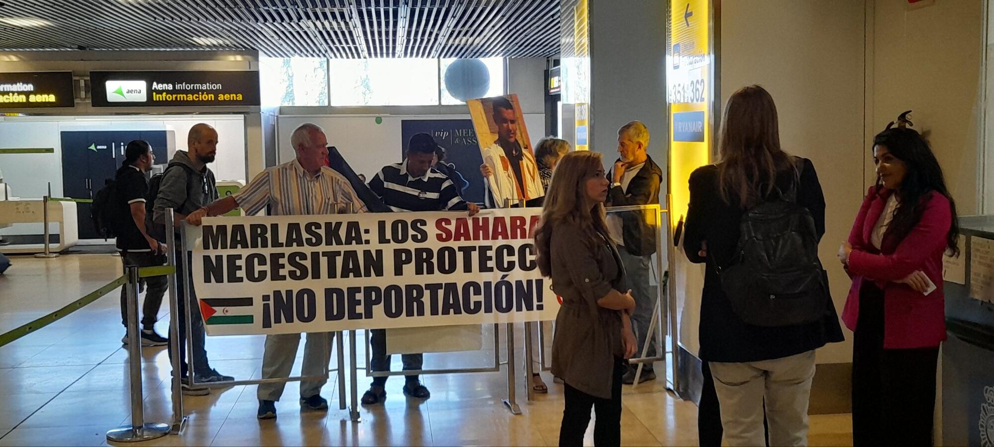 Saharauis retenidos en Barajas