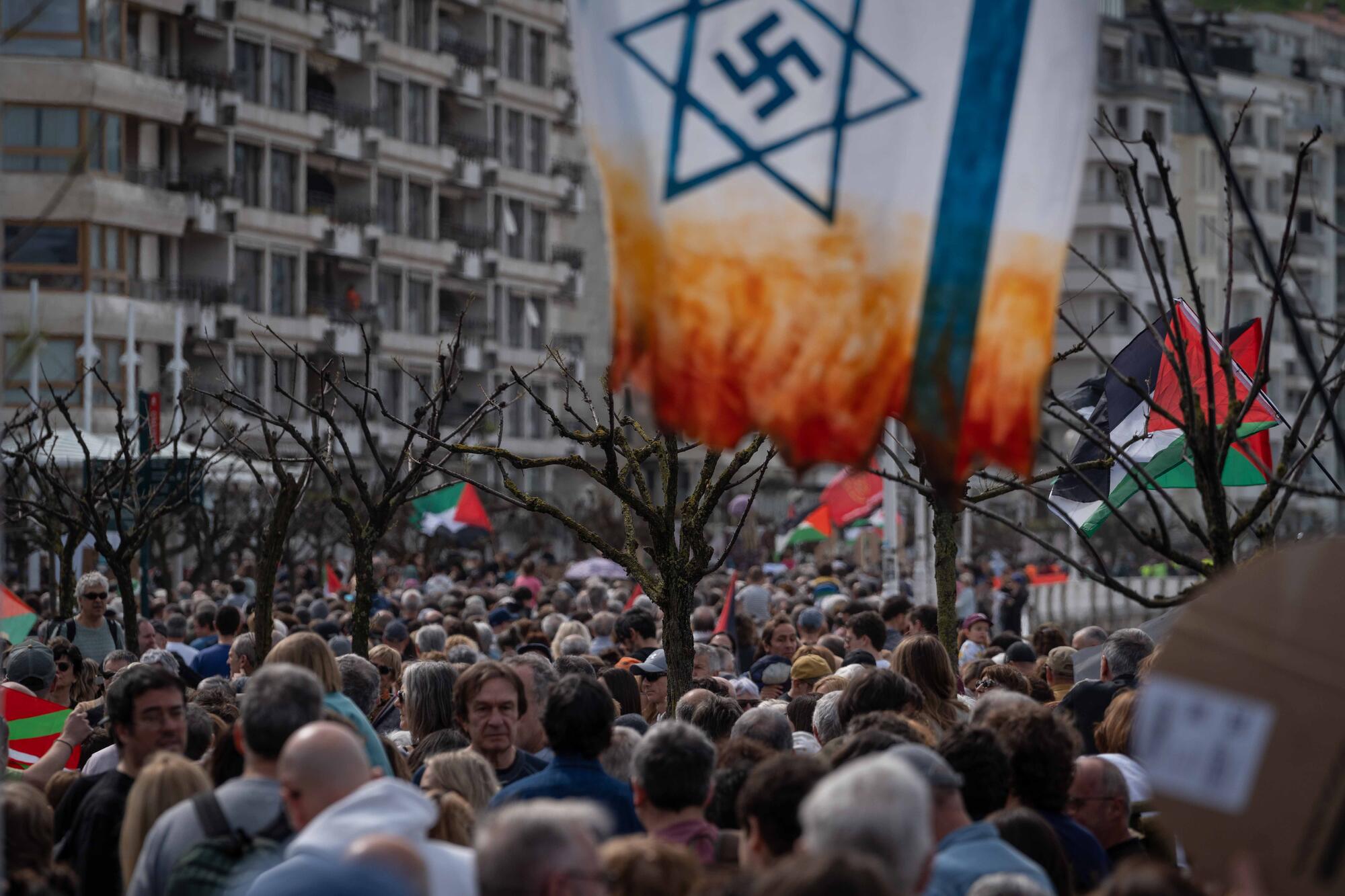 Manifestación en Donostia contra el genocidio de Israel en Palestina - 4