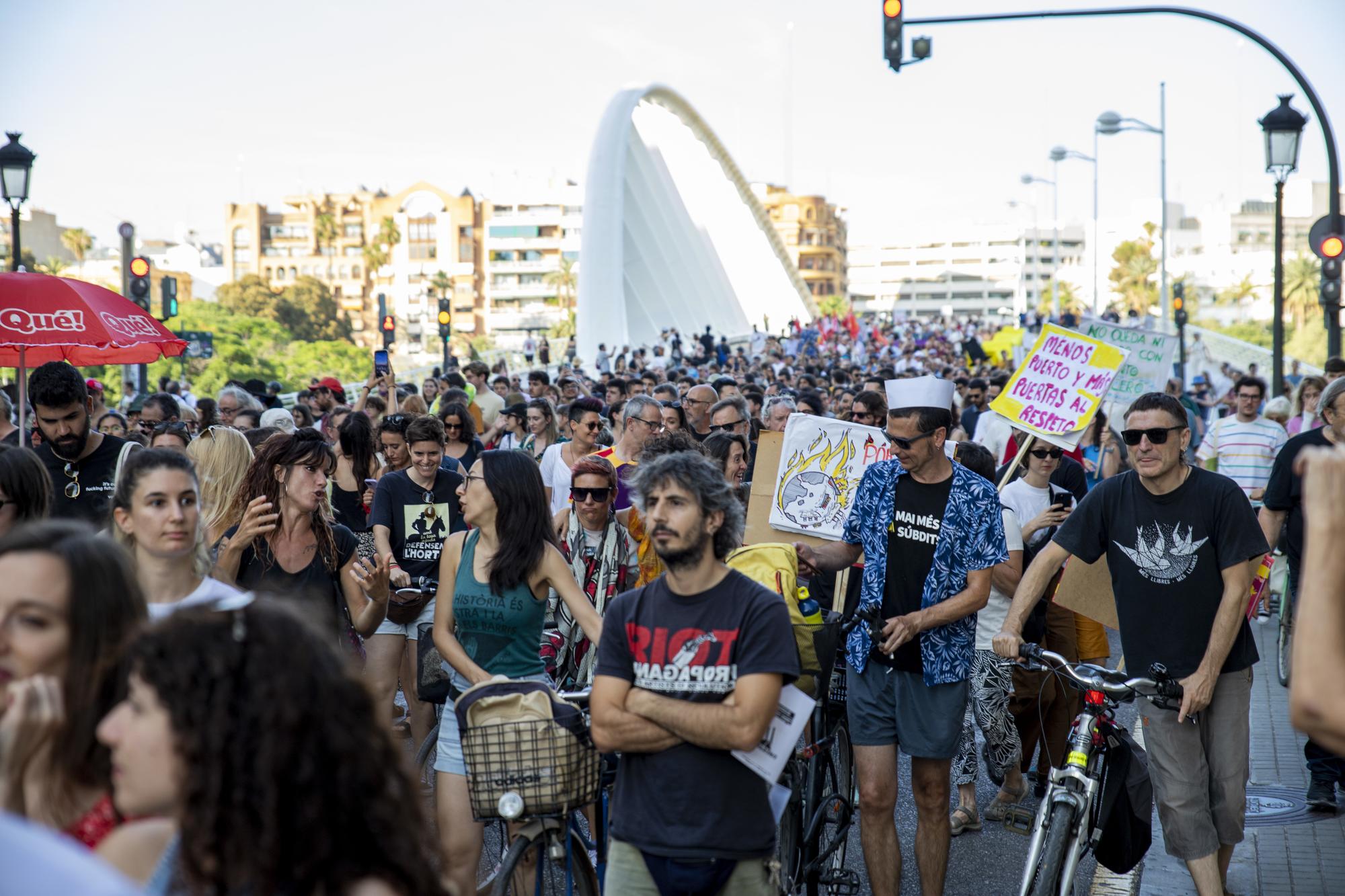 Manifestación contra la ampliación puerto de València - 13