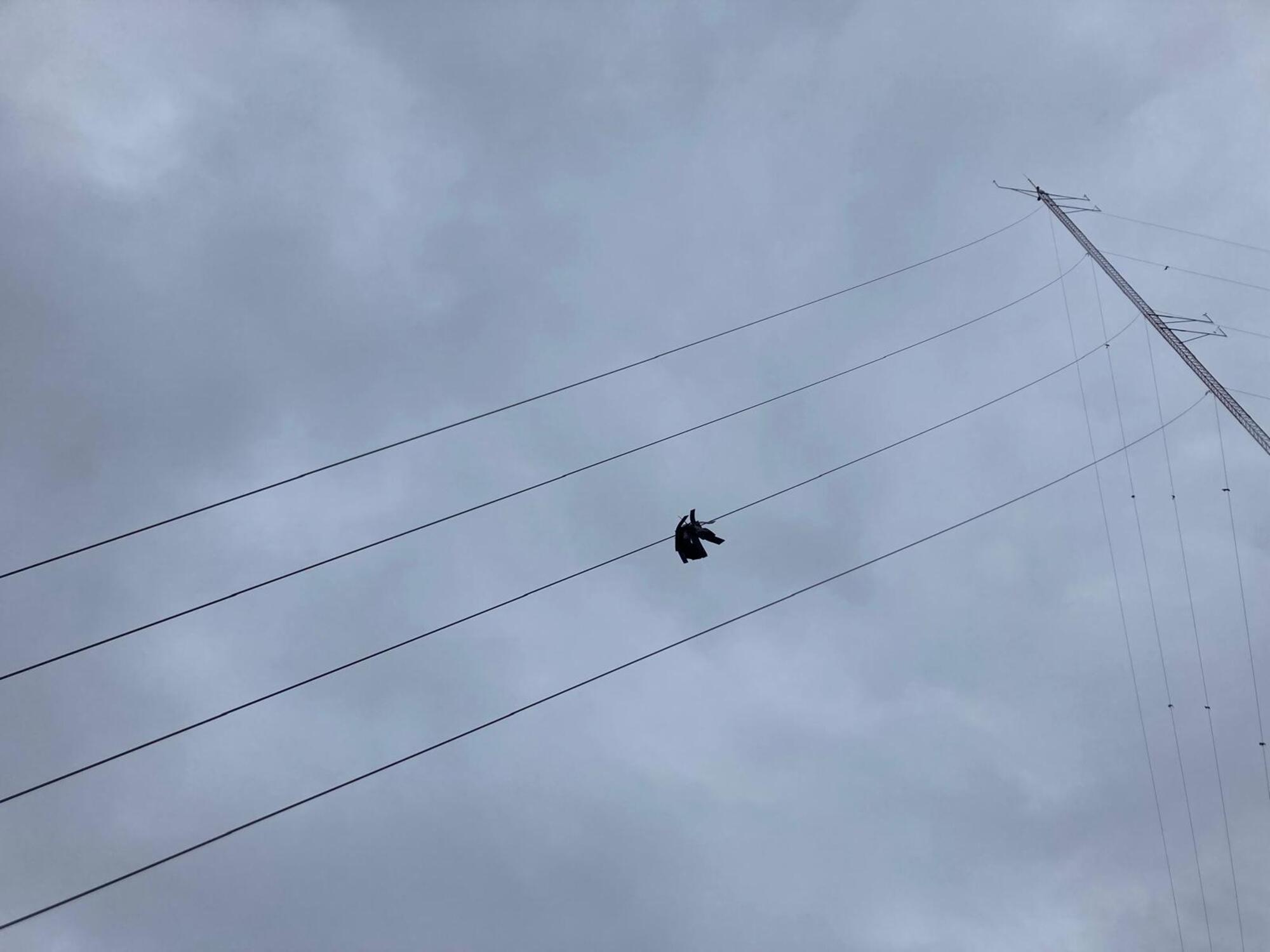 X de neopreno en la torre meteorológica de Analamendi | Arabako Mendiak Aske