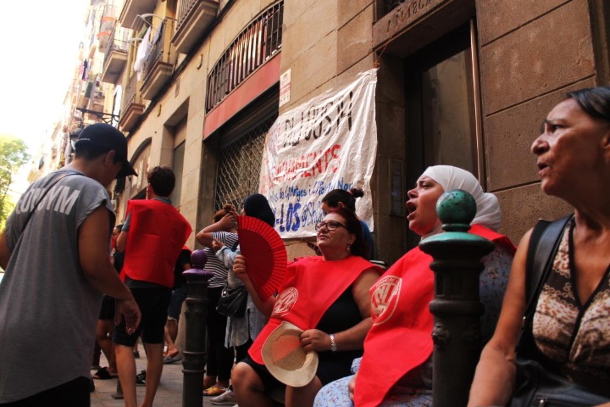 Una leyenda del fútbol, un desahucio y un vacío legal: cuando la ley no te protege pero tus vecinas sí - 5