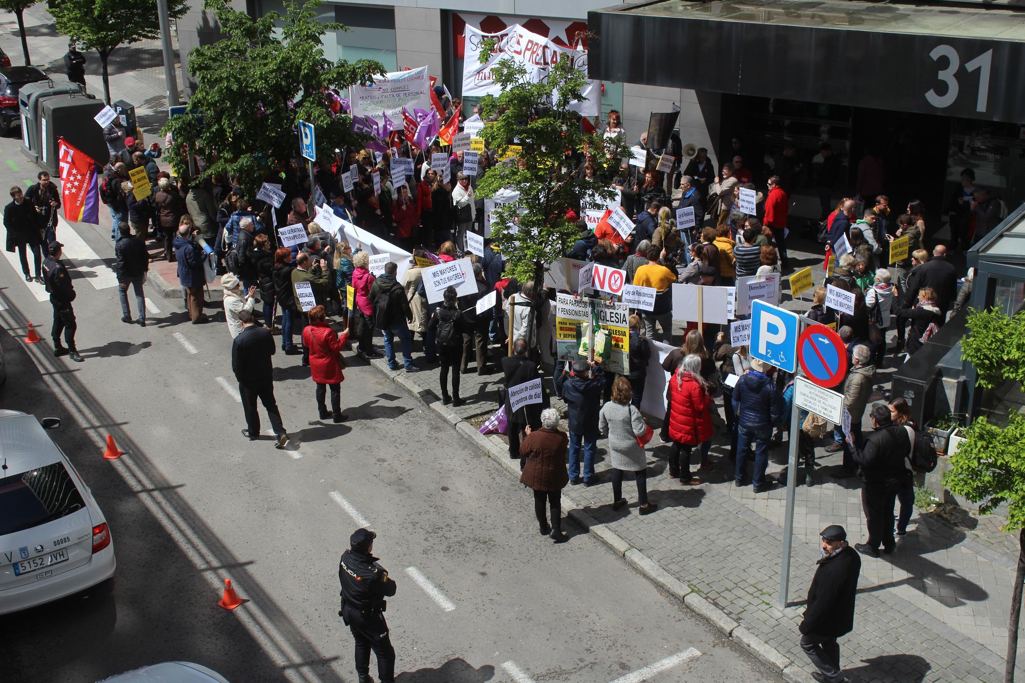 Protesta Residencia Mayores Maltrato Comunidad de Madrid 25/04/19 01