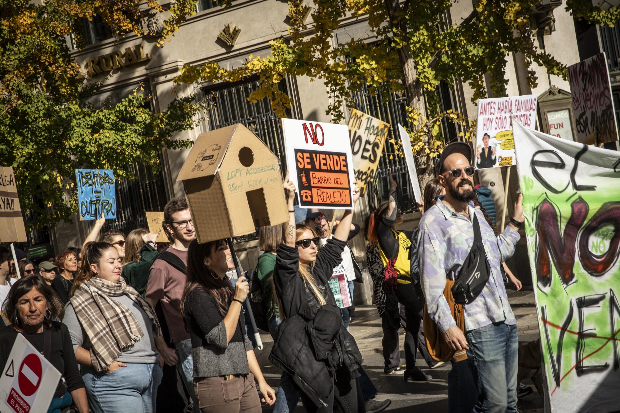 Manifestación contra el negocio especulativo de la vivienda - 1