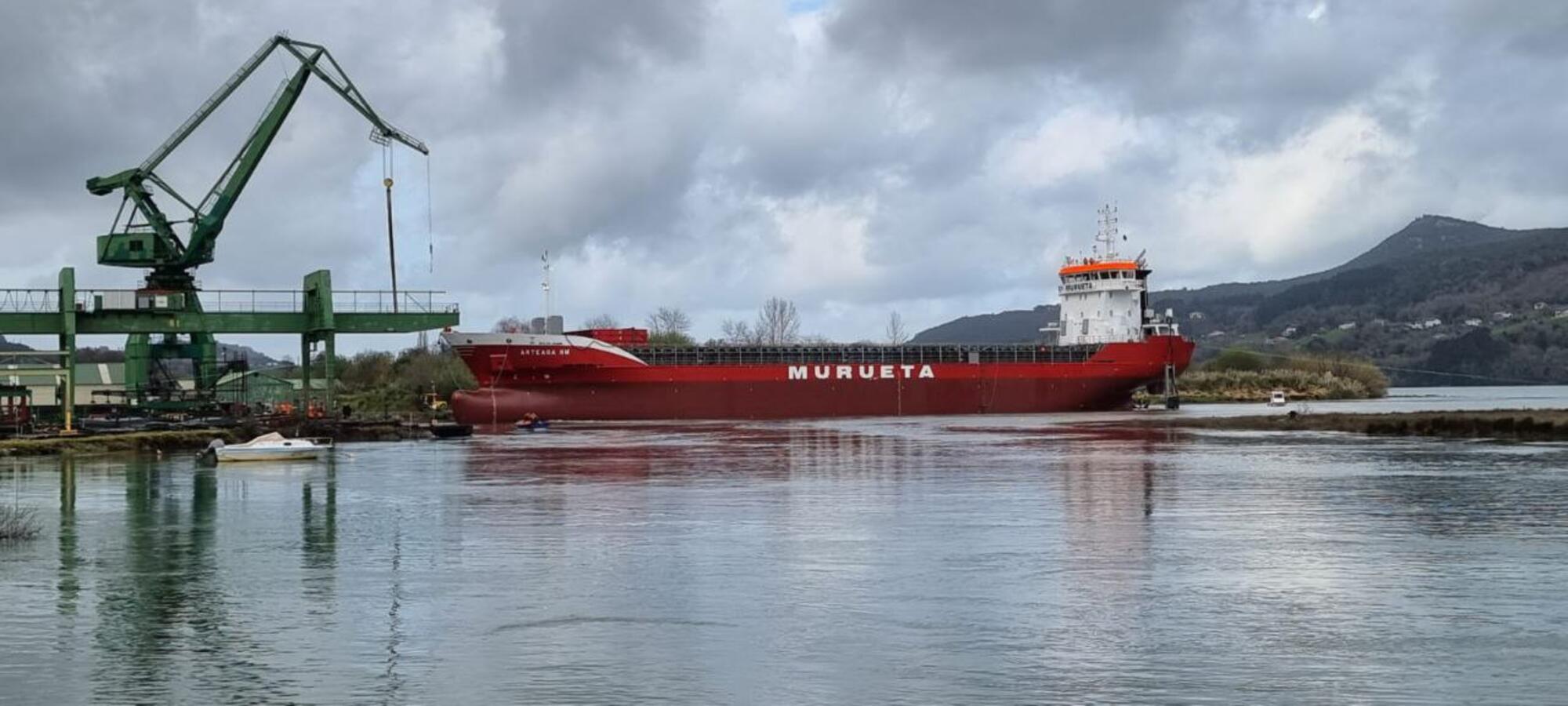 Astilleros Murueta barco Arteaga panorámica en la marisma