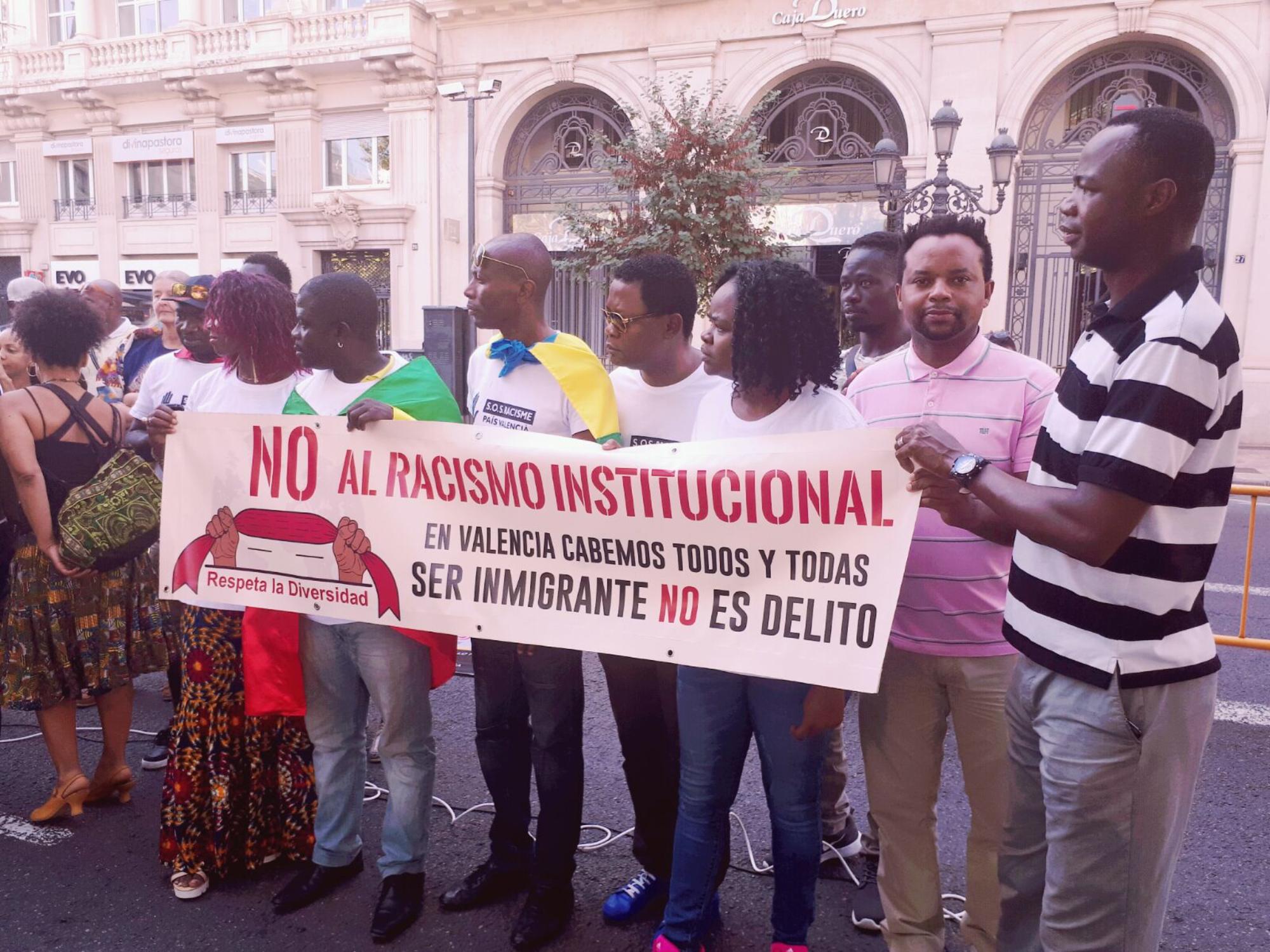 Concentración en Valencia contra el racismo institucional