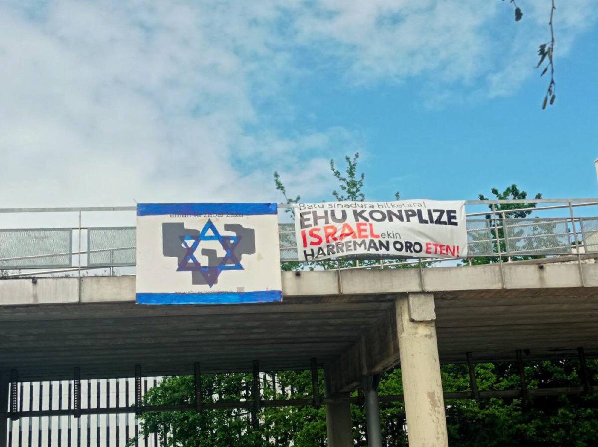 Universidad País Vasco pancartas contra la colaboración con Israel