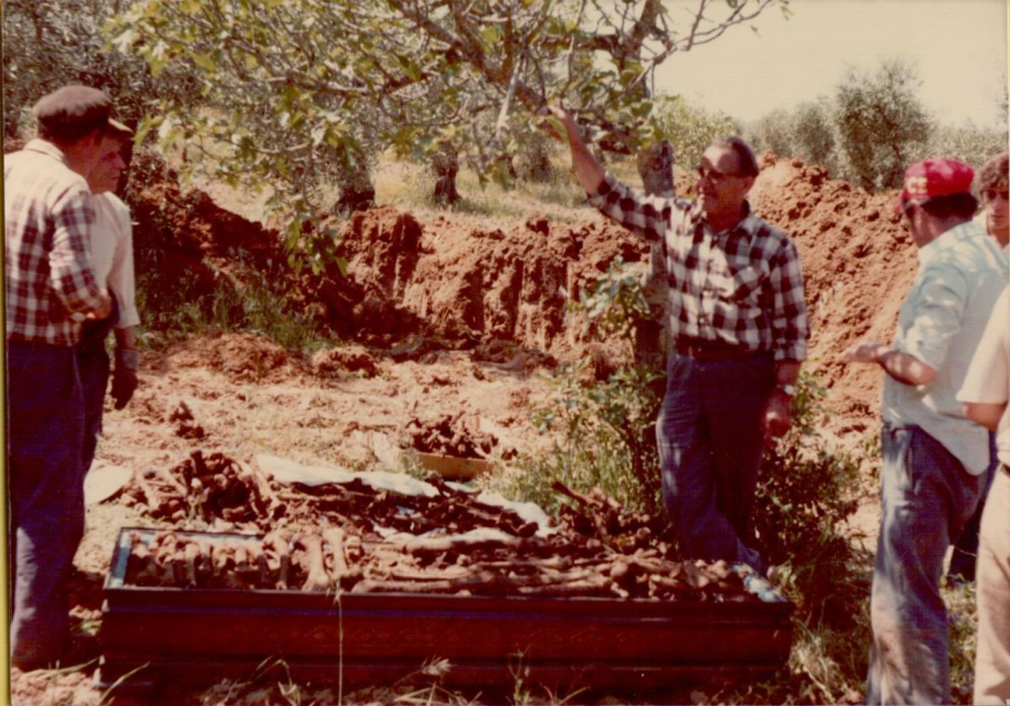 Exhumación de los restos mortales llevada a cabo en 1978