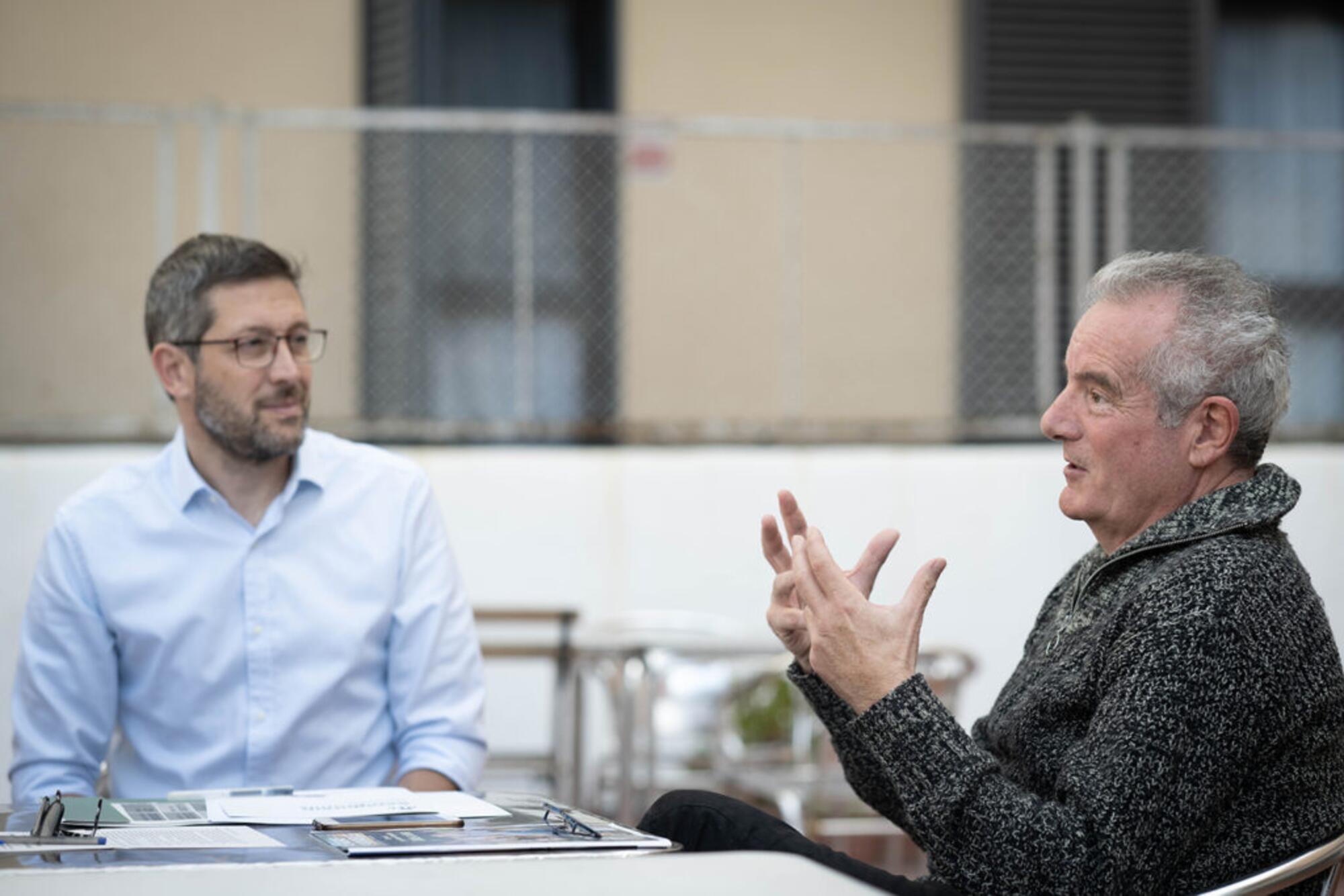 Alfonso Bolado y Jordi Vía en entrevista por el 40 aniversario de Arç Cooperativa. Autoría: IVAN GIMÉNEZ (CRÍTIC)