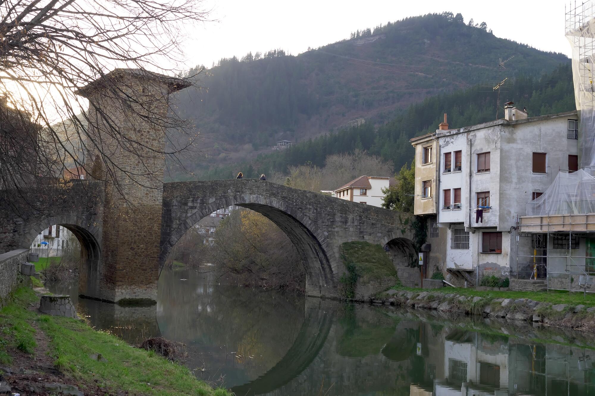 Puente de la Muza sobre el río Cadagua a su paso por Balmaseda