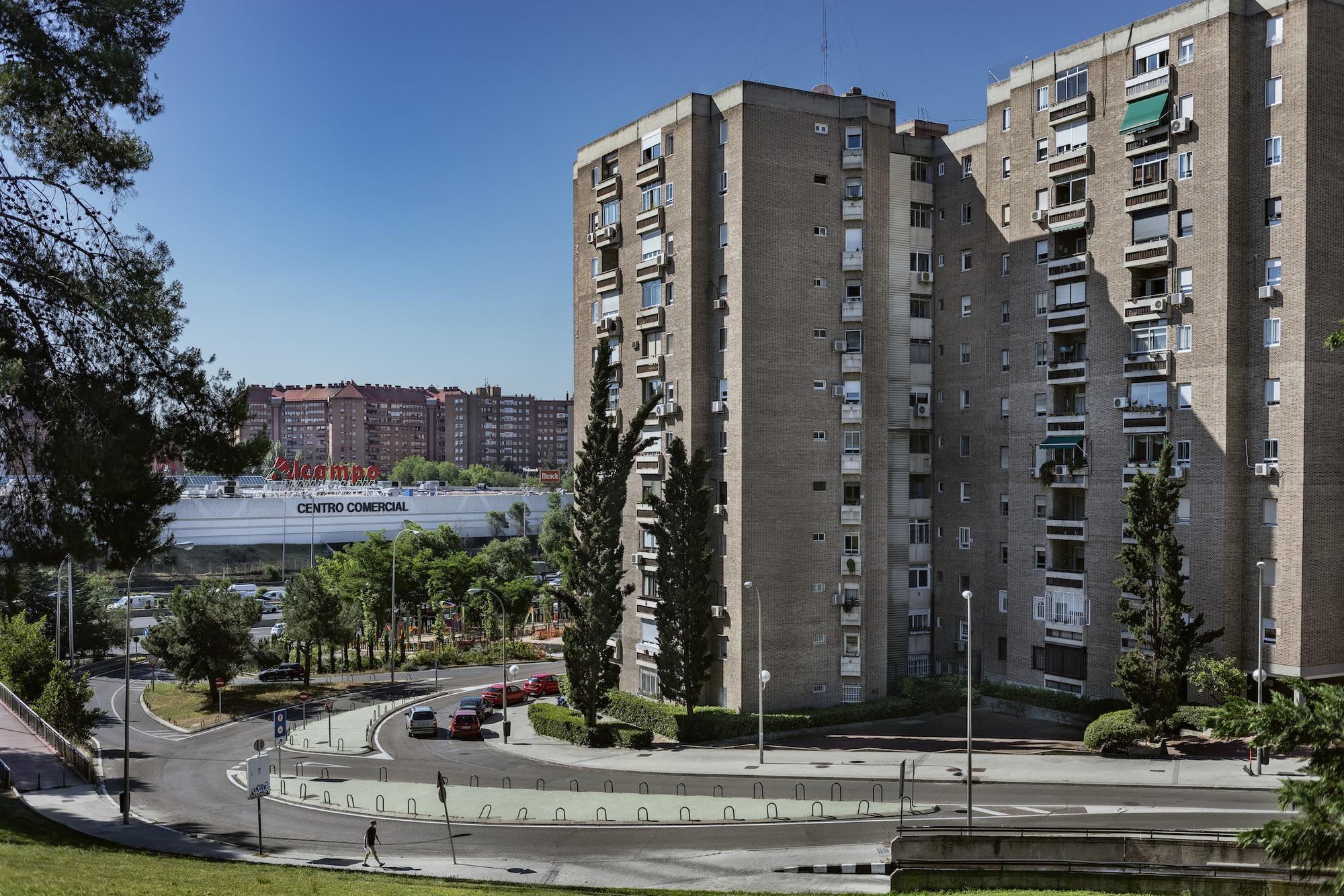 Ladrillo visto, toldo verde - 11