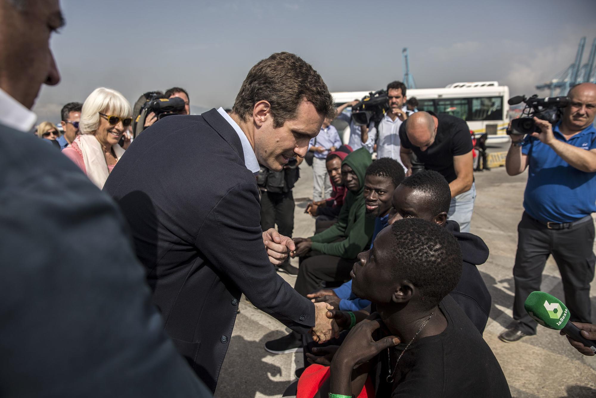 Pablo Casado en su visita a la frontera de Ceuta