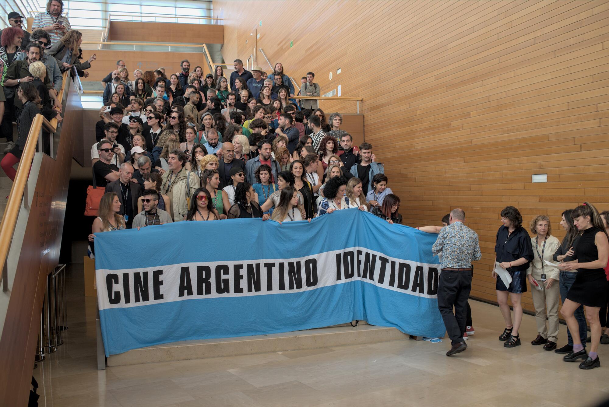 Acto de apoyo al cine argentino en el Festival de Cine de San Sebastián 2024.