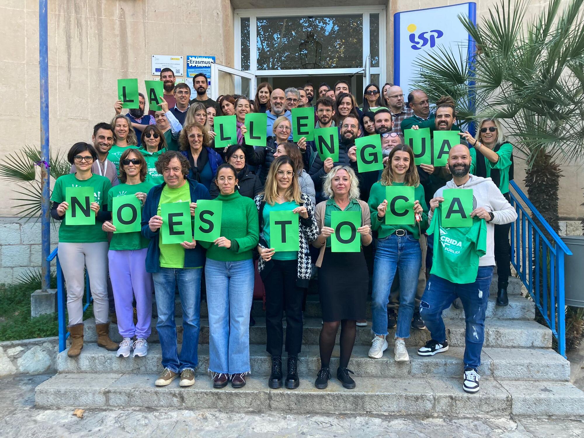 Campanya "La llengua no es toca" als centres educatius de les Illes Balears