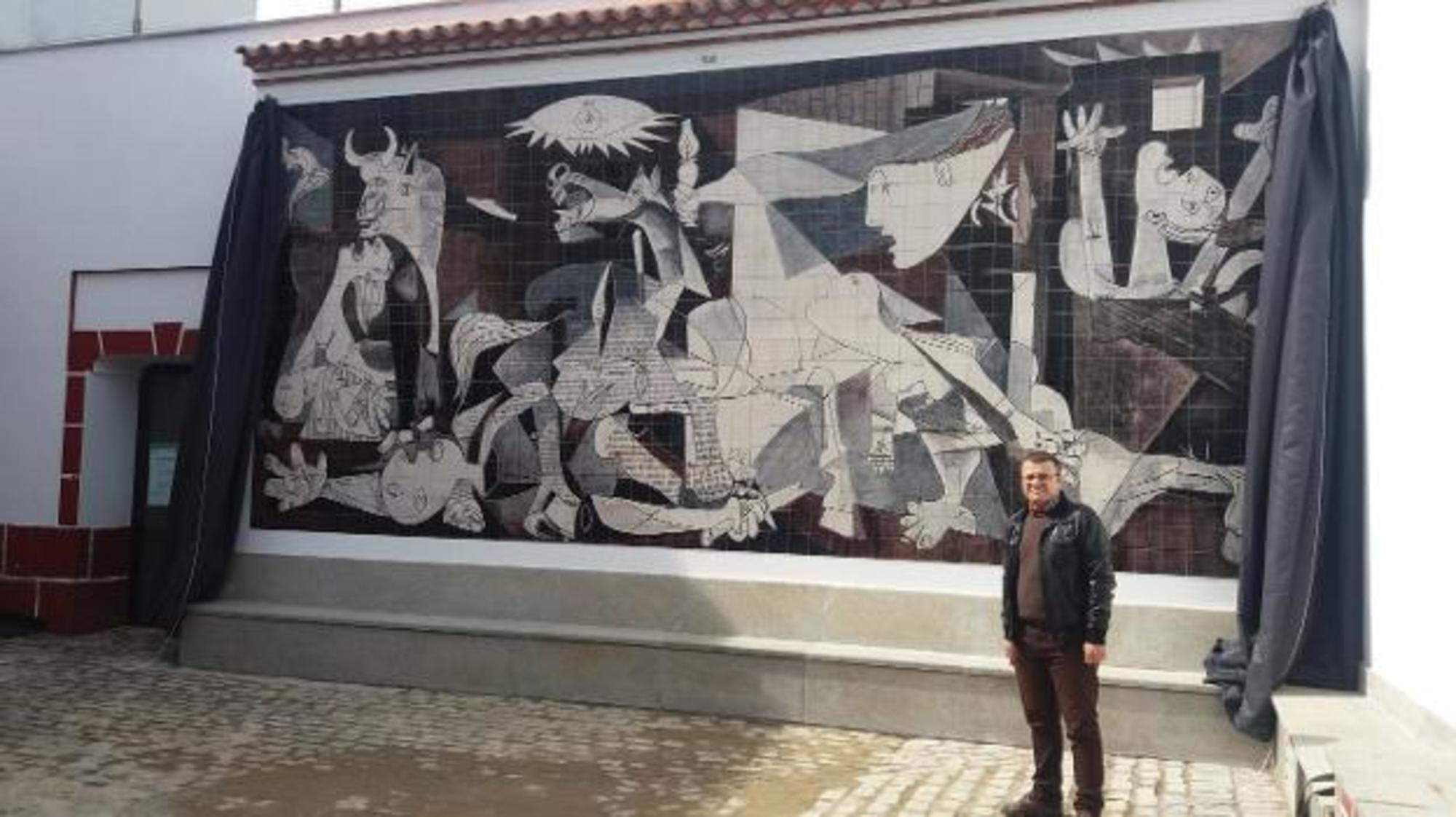 El Guernica de Anxo Pires, en Puebla de Alcocer