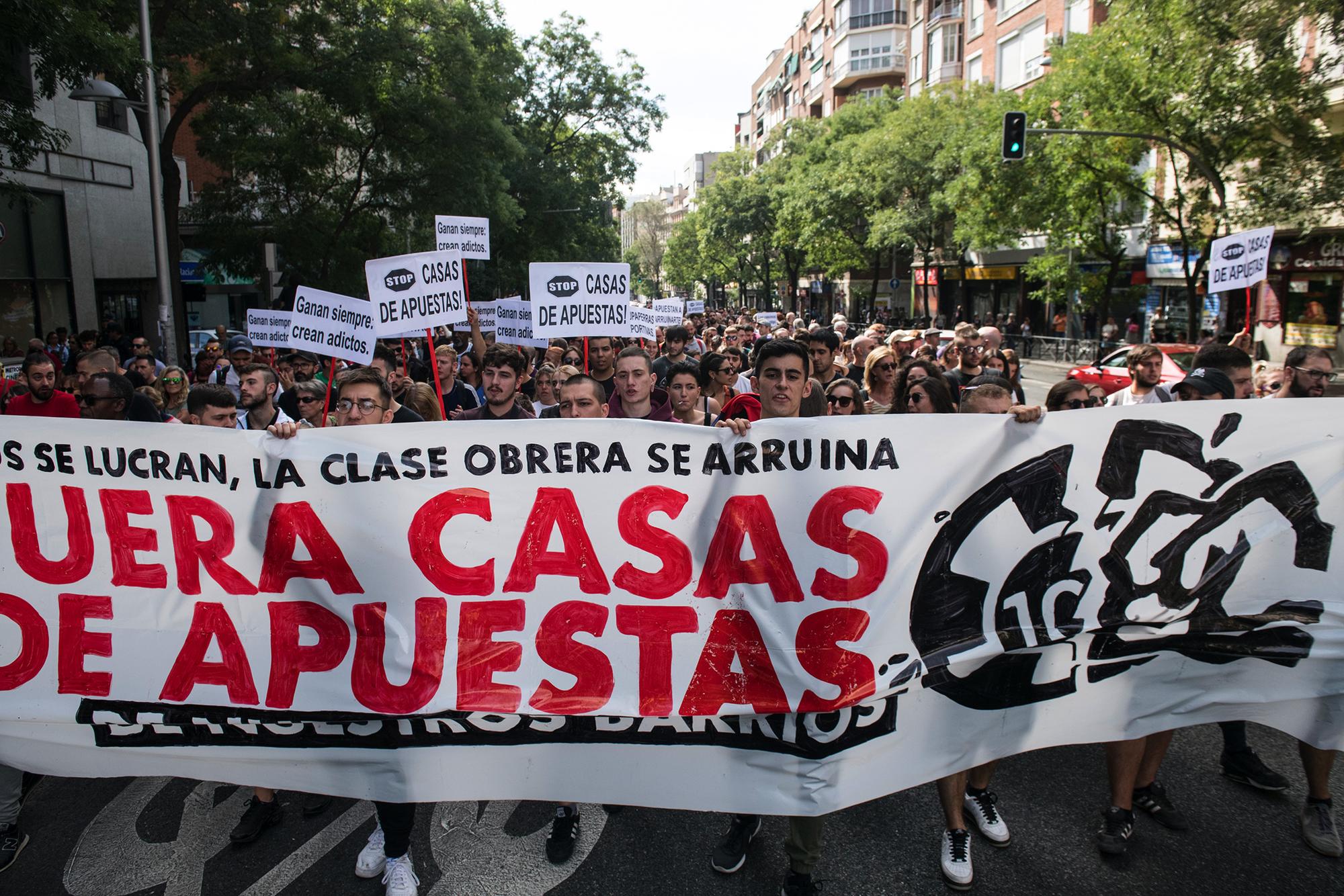 Manifestacion contra las casa de apuestas en el barrio de Tetuan, Madrid 2