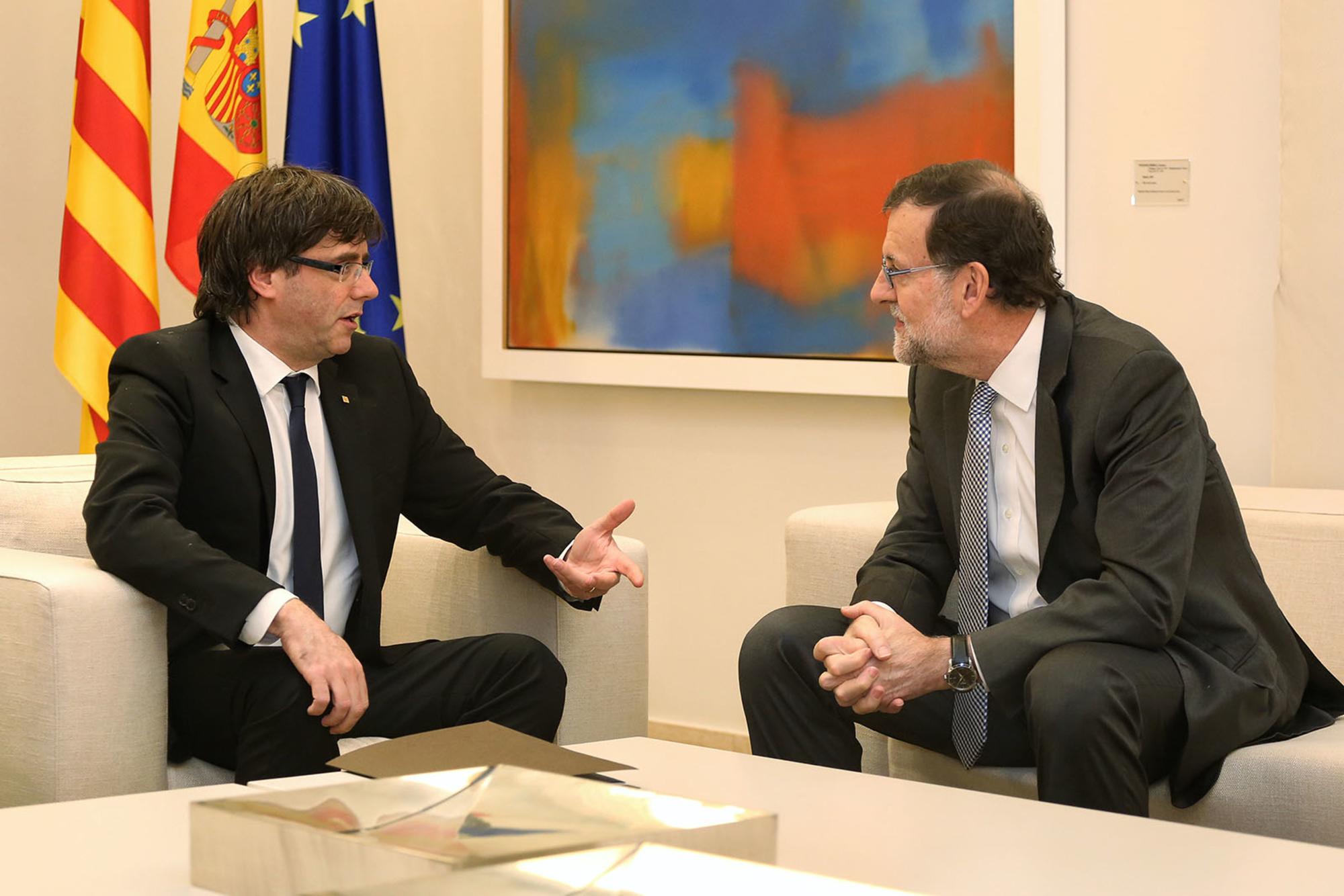 Carles Puigdemont y Mariano Rajoy, en un encuentro en Moncloa