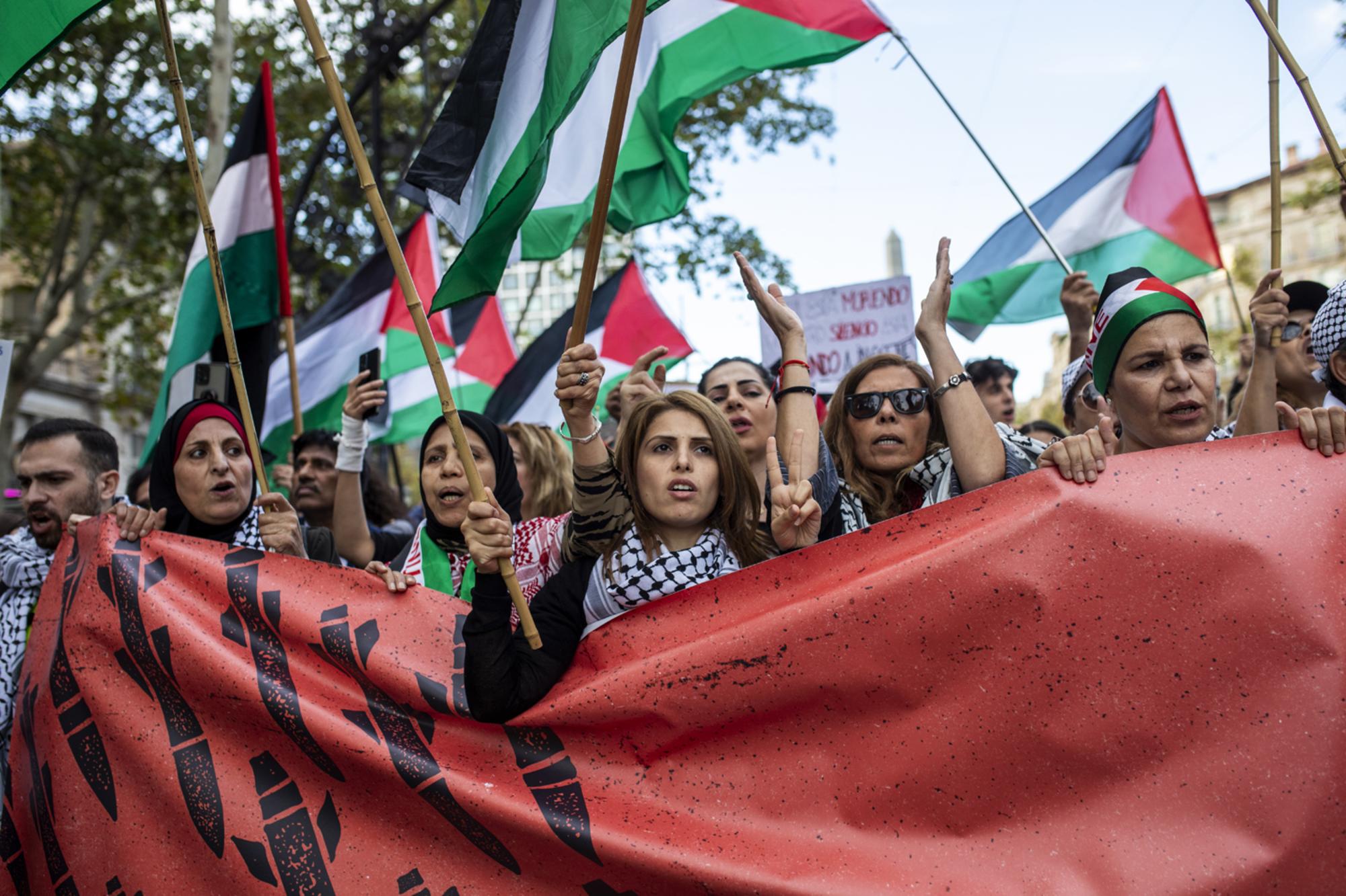 Cerca de 70.000 personas protestaron en Barcelona el 21 de octubre contra los ataques de Israel sobre Gaza.