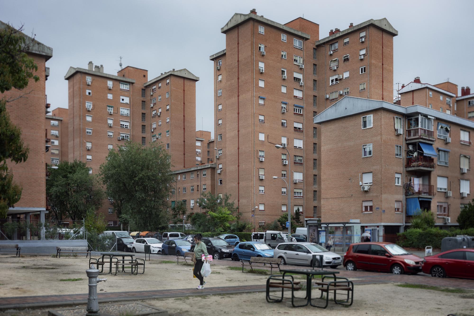 Ladrillo visto, toldo verde - 18