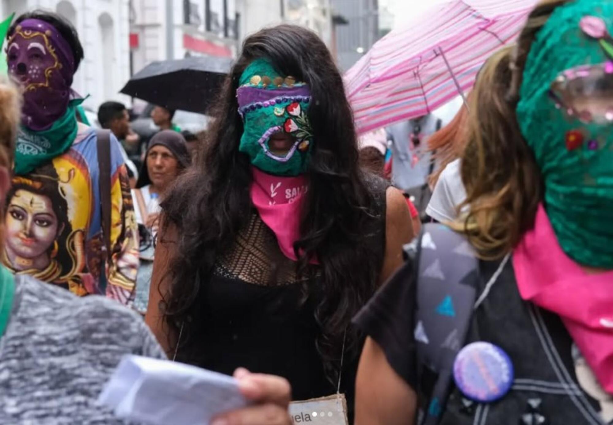 Las Comadres Púrpuras son un colectivo feminista venezolano creado en 2016.