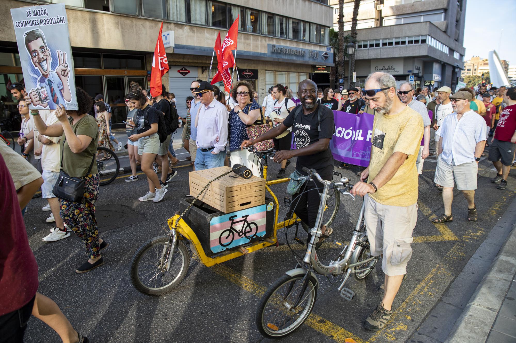 Manifestación contra la ampliación puerto de València - 12