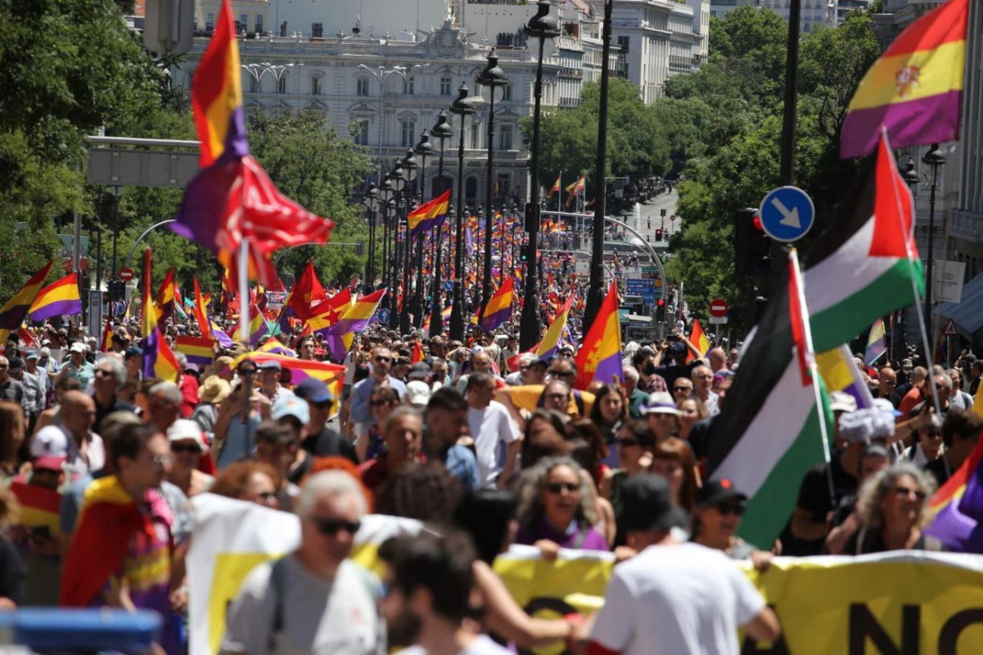 mani republicana 16j