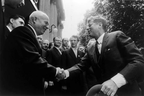 conflicto Ucrania - Página 18 Kruschev%20y%20kennedy