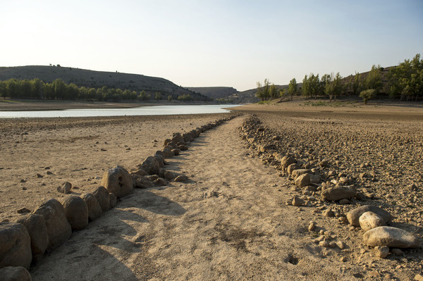 Linares del Arroyo emerge de las aguas del pantano cada verano