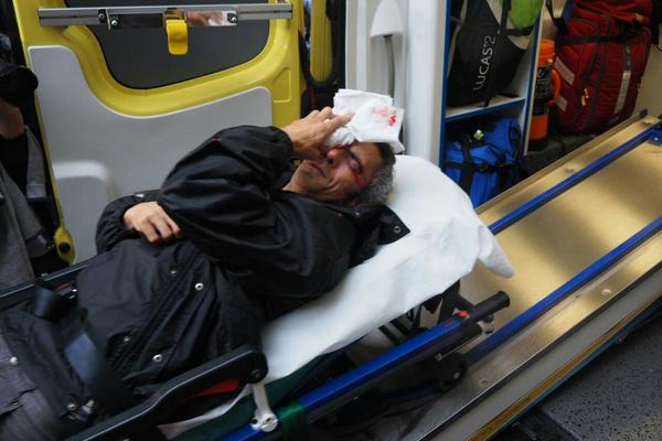 Un herido por bala de goma en un colegio electoral catalán