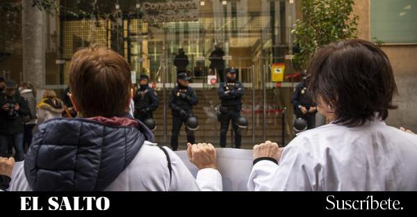 Saúde pública |  Ayuso proíbe a coleta de assinaturas e faixas dentro dos centros de saúde – El Salto