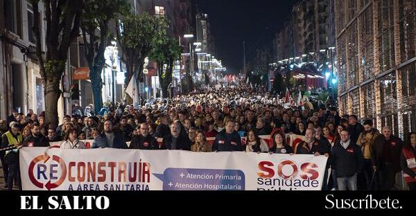 Una multitudinaria manifestación abarrota Vigo contra la privatización sanitaria orquestada desde la Xunta