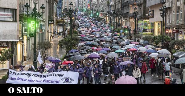 Decenas de miles de mujeres llenan las calles de Galicia en un 8M que la lluvia no consiguió frenar