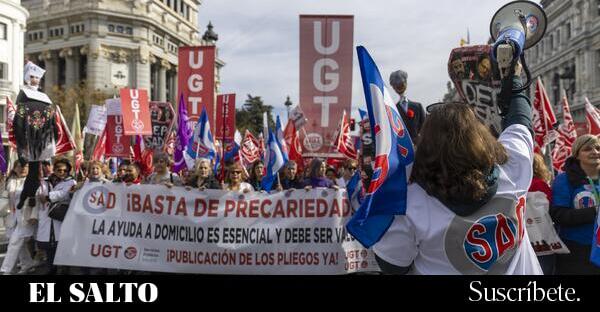 Trabajadoras del SAD y familiares de residencias confluyen en una protesta por la precariedad en los cuidados