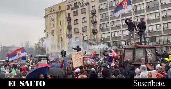 La multitudinaria manifestación contra el presidente Vučić, en Belgrado termina con 22 personas arrestadas