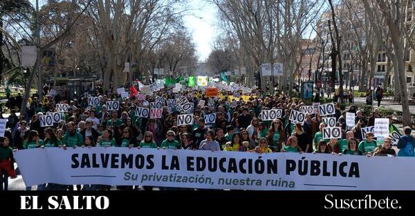 Decenas de miles de personas claman por la educación pública en el centro de Madrid