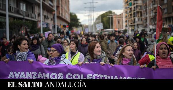 Los feminismos diversos andaluces congregan a decenas de miles de personas en la calle a pesar de la lluvia